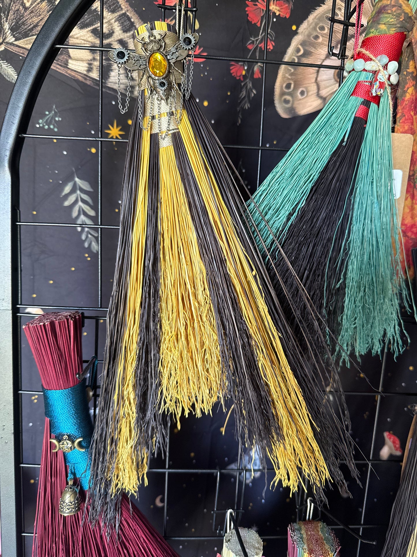 Honey bee long tail hand broom